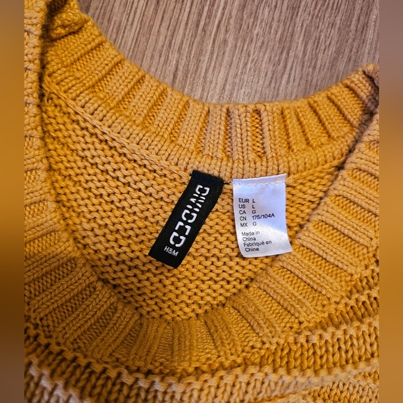 H&M Divided Mustard Yellow Crew Neck Sweater - Picture 3 of 3